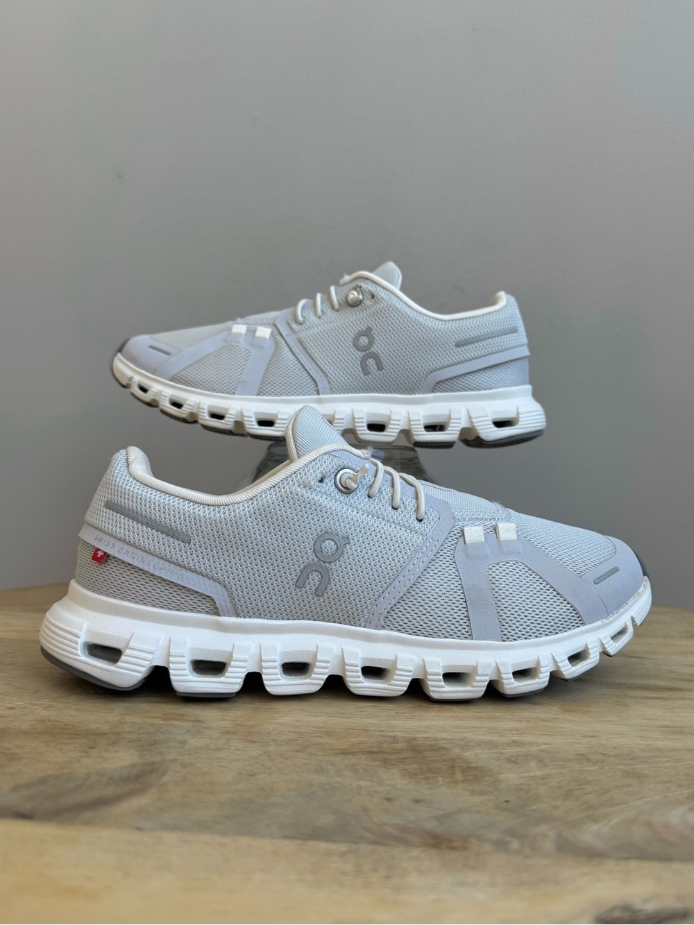 On Running Cloud 6 Sneakers – Glacier / White (Women's size 6)